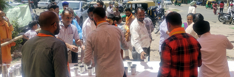 Bhandara was organized on the occasion of Ram Naomi